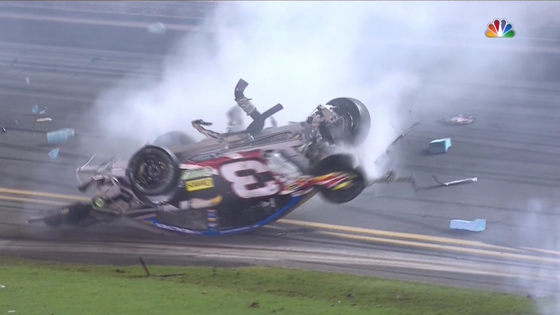 Illustration for article titled Daytona Finish Features Massive, Horrifying Wreck